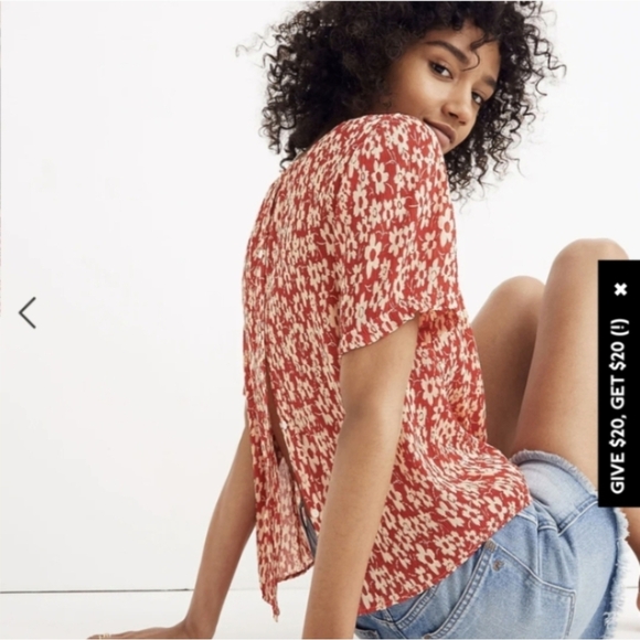 Madewell Crinkled Button-Back Tie Tee in Full Bloom Red Small - Picture 4 of 9